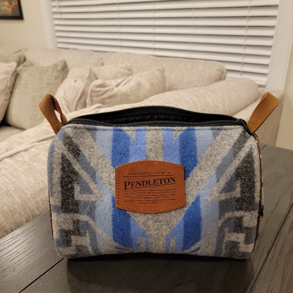 Pendleton Handbags - Pendleton Desert Eve Mix Travel Kit Excellent Condition!!